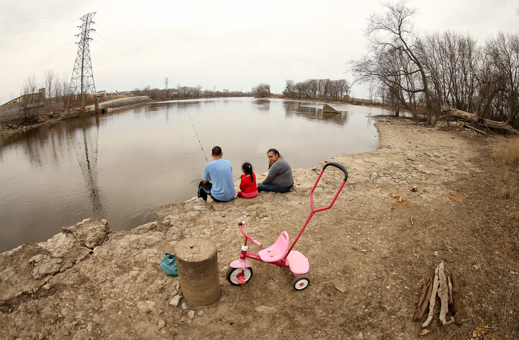 Fishing family